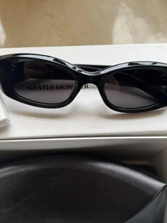 Gentle Monster LIX Black Sunglasses – Minimalist Oval Frame, Like New